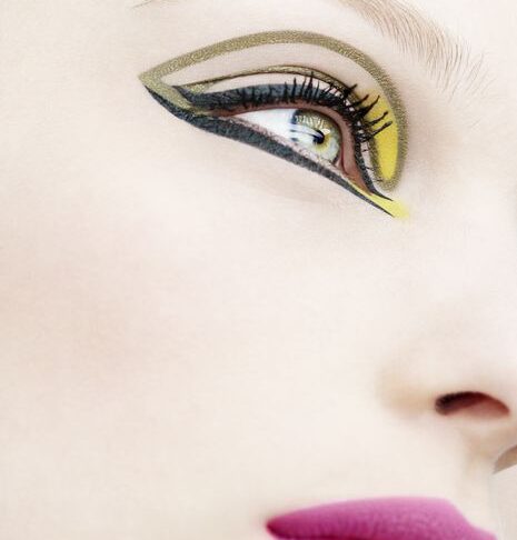 30_Rebecca Schweins_ Makeup inspiration – Colored lines